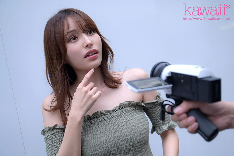 【衝撃潜入】伊藤舞雪が女性専用風俗で他人と中出しSEX！夫の目の前で犯される背徳の極み【6年間で最も過激な寝取り映像】 - 画像1